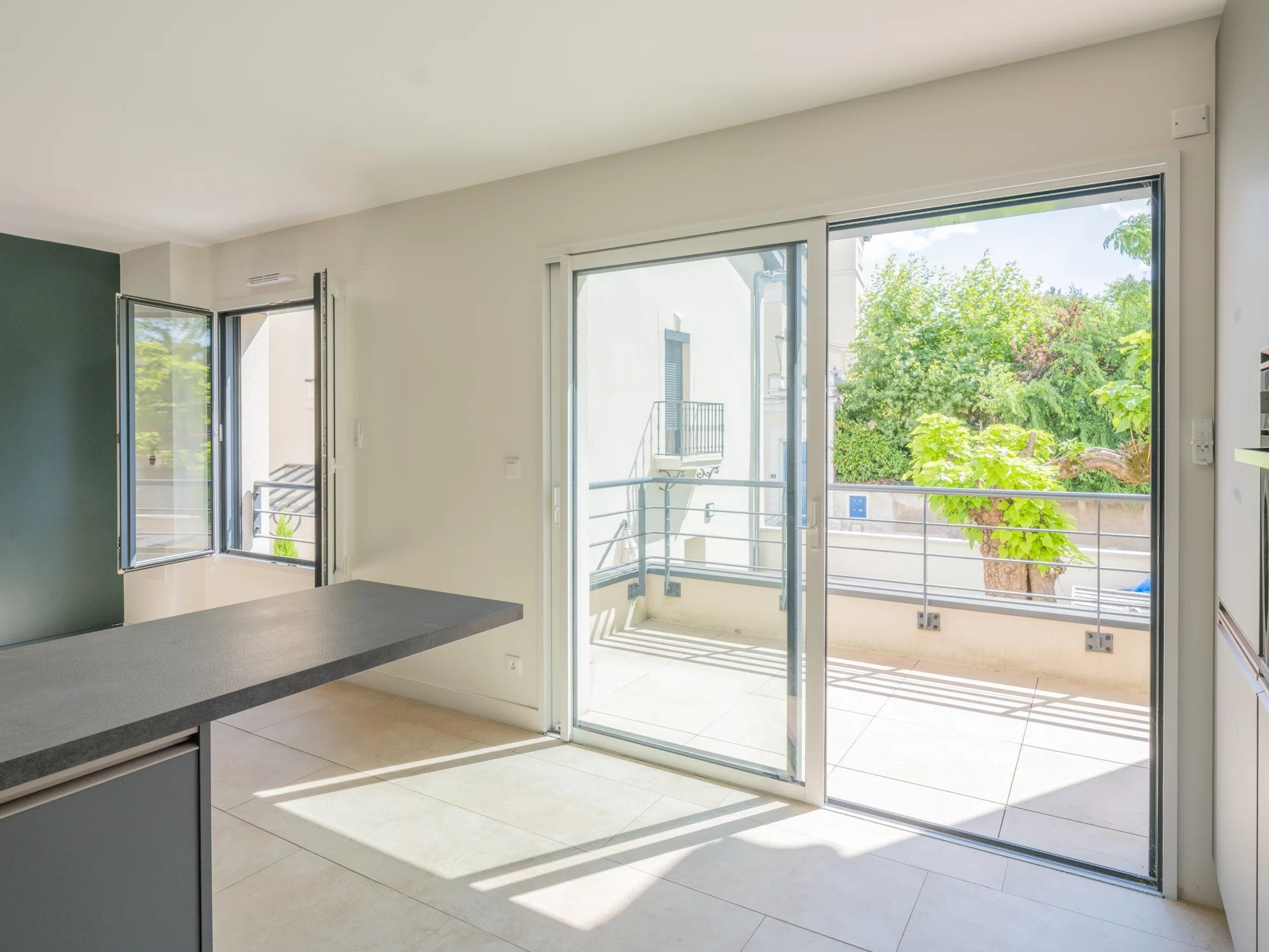 APPARTEMENT - LYON 3 - MONTCHAT- 120 m² – TERRASSE- DOUBLE STATIONNEMENT