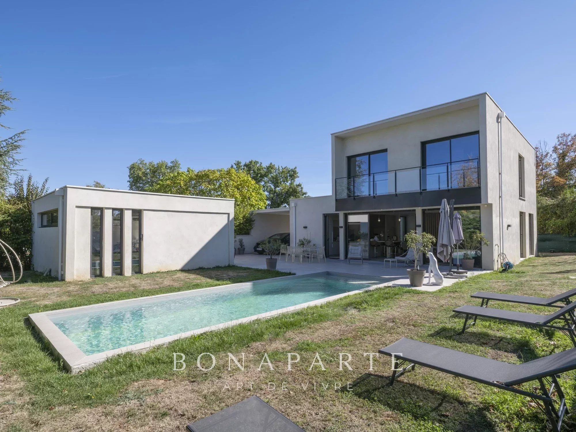 DOMMARTIN - CENTRE VILLAGE - MAISON CONTEMPORAINE AVEC PISCINE