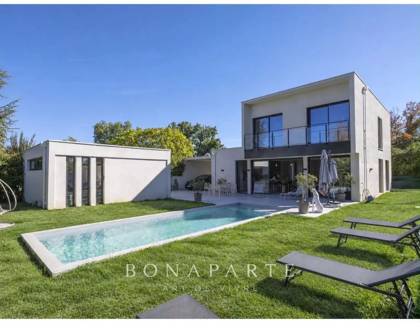 DOMMARTIN - CENTRE VILLAGE - MAISON CONTEMPORAINE AVEC PISCINE